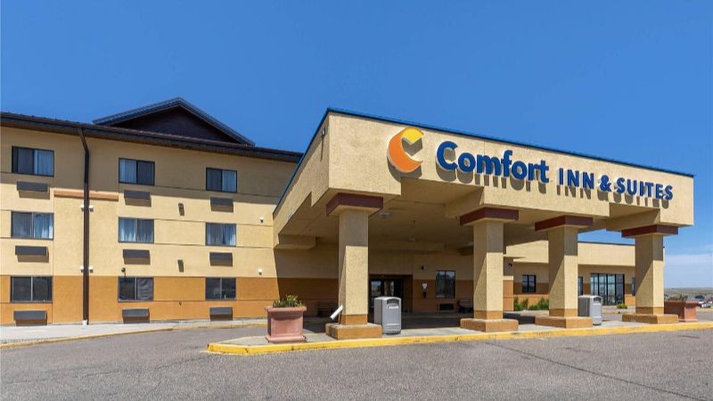 Comfort Inn & Suites Gateway to Glacier National Park, room with private jacuzzi, photo 8