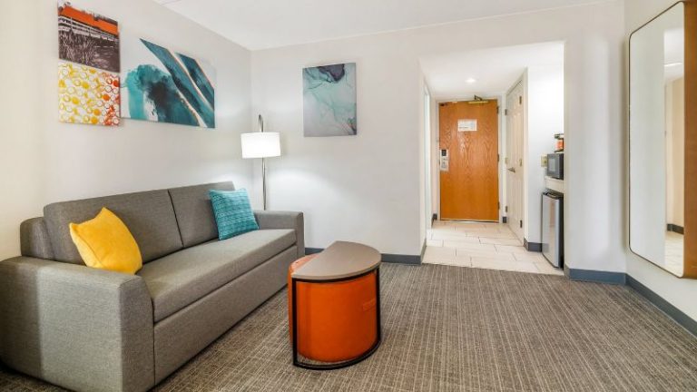 Comfort Inn & Suites Madison East – Monona