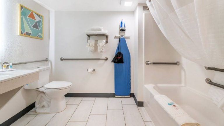 Comfort Inn & Suites Madison East – Monona