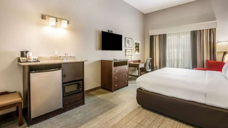 Comfort Inn & Suites