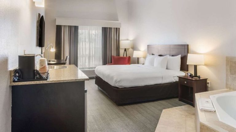 Comfort Inn & Suites