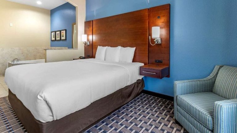 Comfort Suites