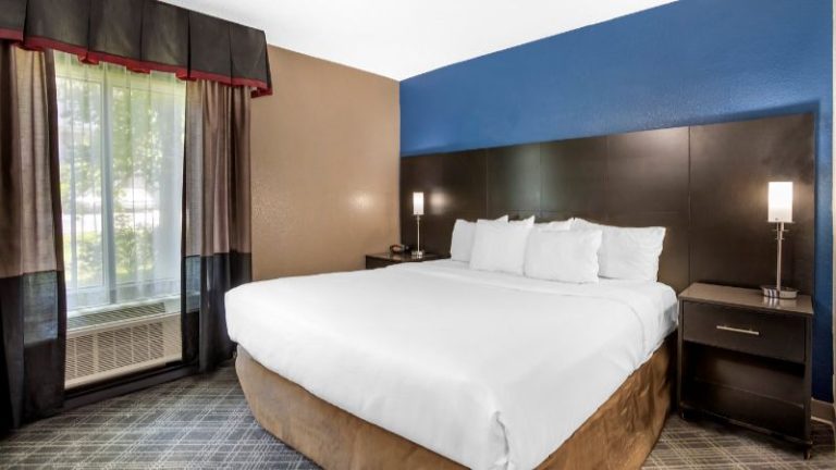 Comfort Suites Airport