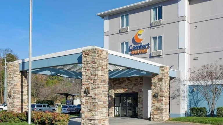 Comfort Suites Airport