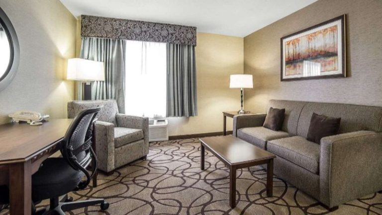 Comfort Suites Airport