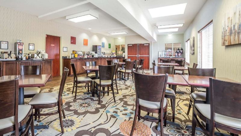 Comfort Suites Airport, room with private jacuzzi, photo 6