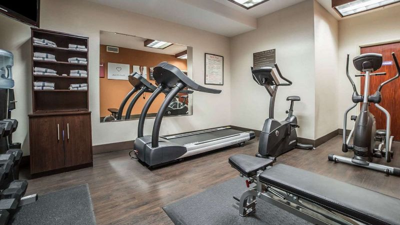 Comfort Suites Airport, room with private jacuzzi, photo 7