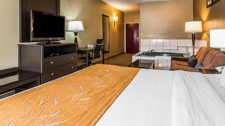 Comfort Suites Bakersfield