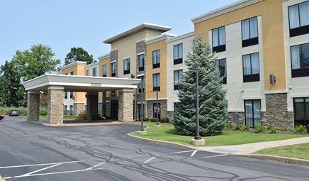 Cicero Grand Syracuse North, room with private jacuzzi, photo 6