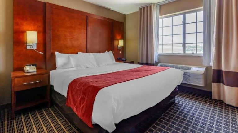 Comfort Suites Delavan – Lake Geneva Area