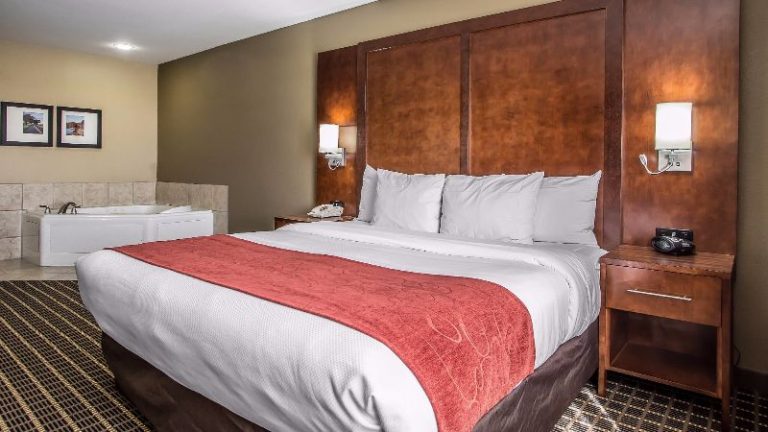 Comfort Suites Delavan – Lake Geneva Area