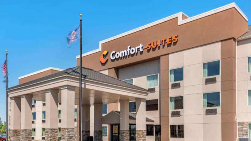 Comfort Suites Fort Wayne, room with private jacuzzi, photo 8