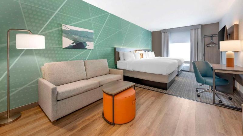 Comfort Suites Fort Wayne, room with private jacuzzi, photo 4