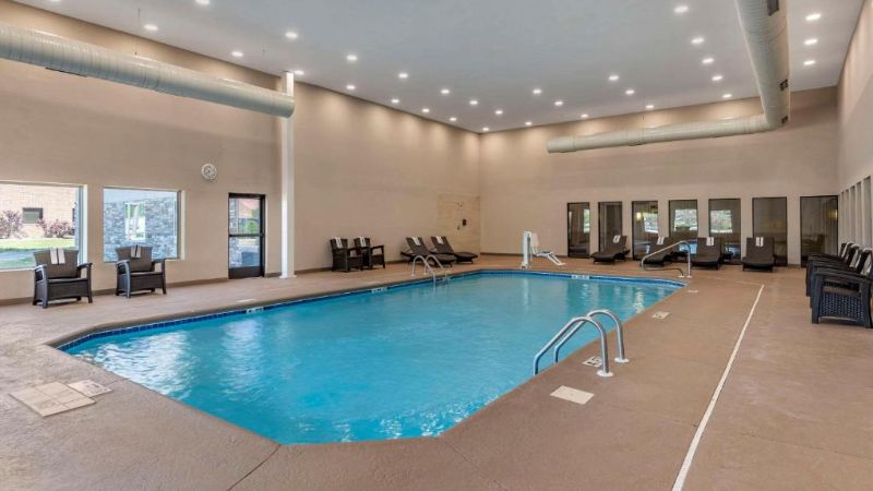 Comfort Suites Fort Wayne, room with private jacuzzi, photo 5