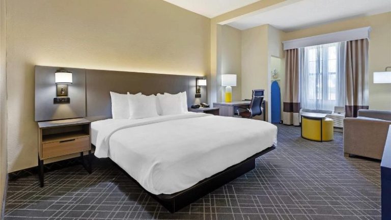 Comfort Suites Hanes Mall