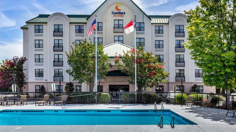 Comfort Suites Hanes Mall, room with private jacuzzi, photo 6
