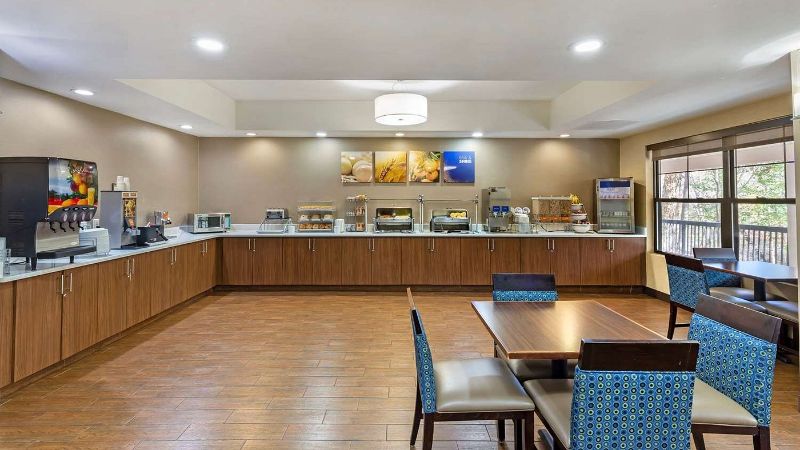 Comfort Suites Hanes Mall, room with private jacuzzi, photo 8