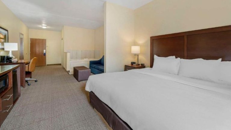 Comfort Suites Lake Geneva East