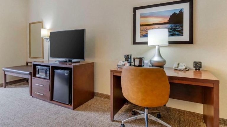 Comfort Suites Lake Geneva East