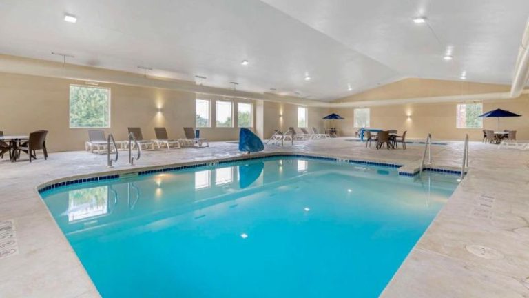 Comfort Suites Lake Geneva East