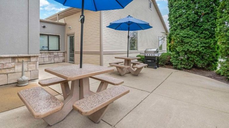 Comfort Suites Lake Geneva East