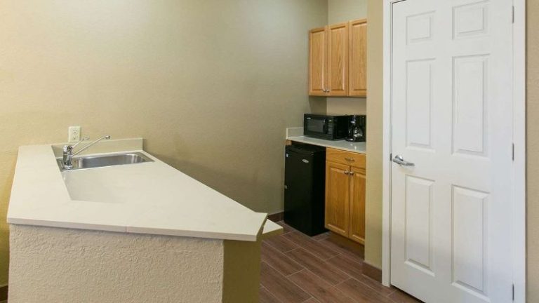 Comfort Suites NW Lakeline