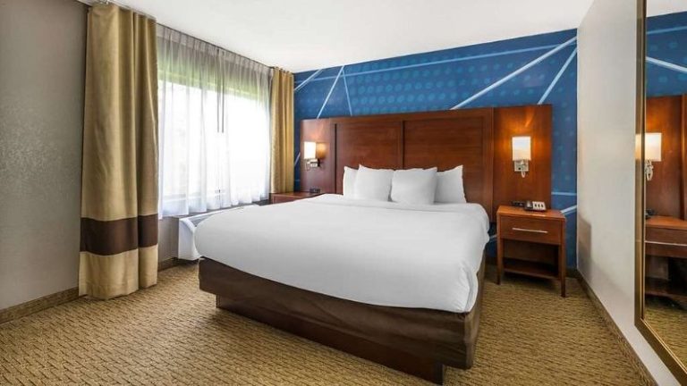 Comfort Suites Omaha East-Council Bluffs
