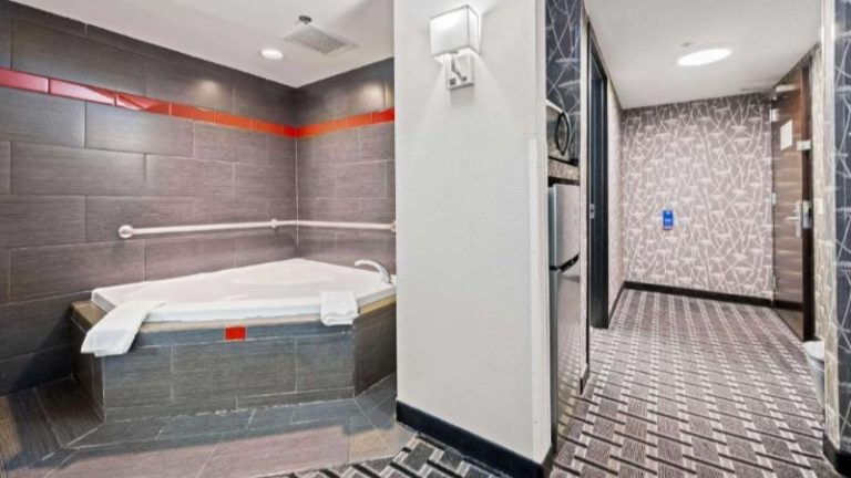 Comfort Suites Williamsburg Historic Area