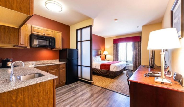Comfort Suites at Lake Worth