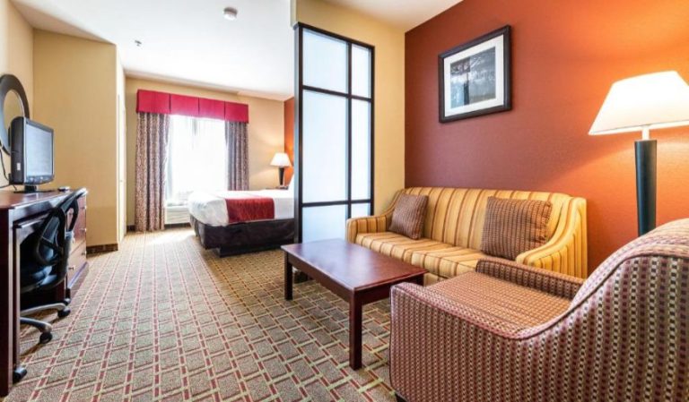 Comfort Suites at Lake Worth