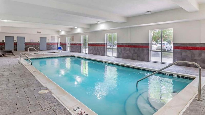 Comfort Suites At Virginia Center Commons, room with private jacuzzi, photo 6