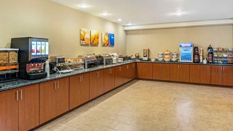 Comfort Suites At Virginia Center Commons, room with private jacuzzi, photo 7