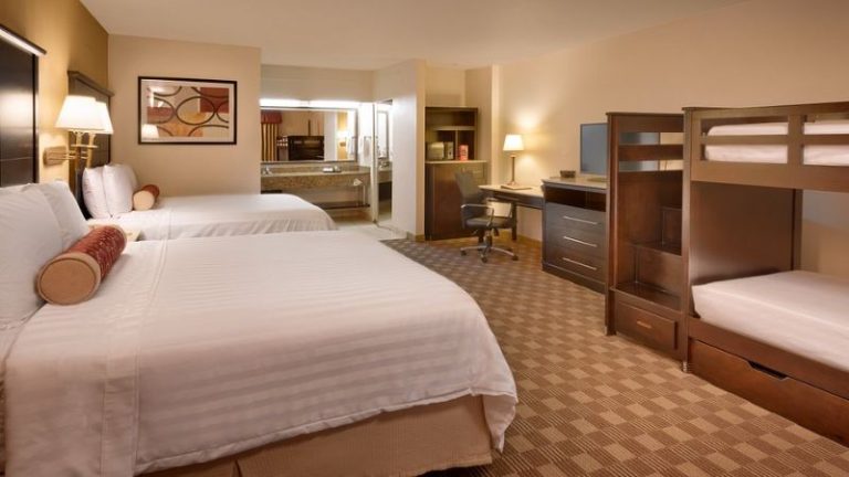 Cortona Inn & Suites Anaheim Resort