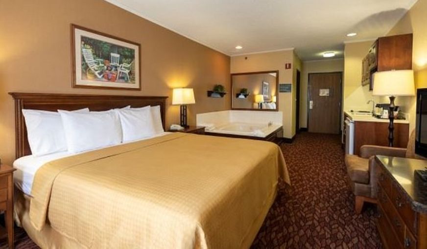 Coshocton Village Inn & Suites