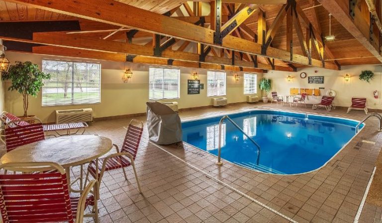Coshocton Village Inn & Suites