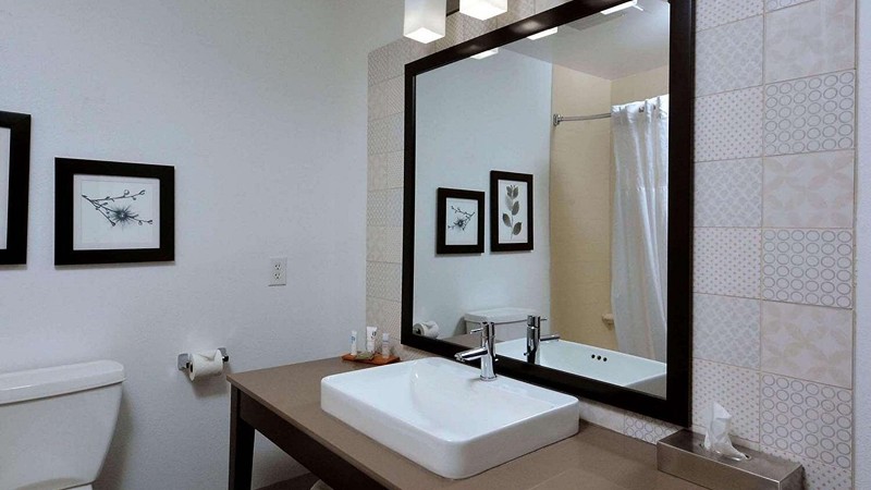 Country Inn & Suites by Radisson, Asheville West, NC, room with private jacuzzi, photo 3