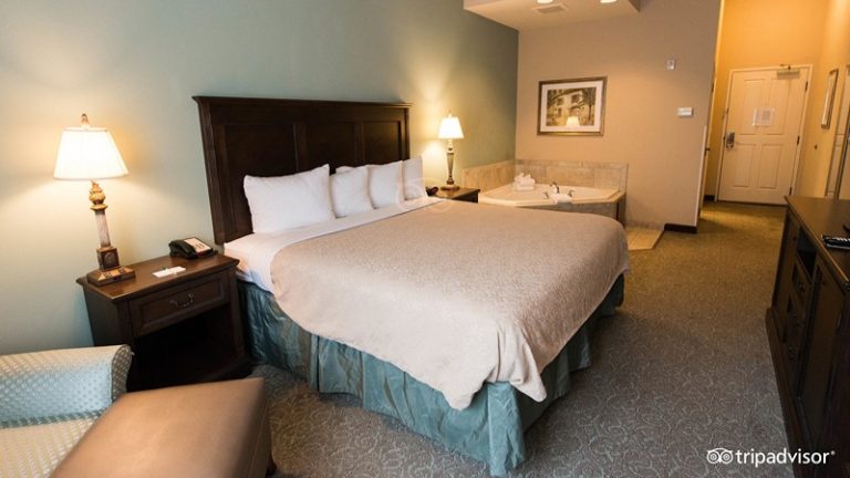Country Inn & Suites by Radisson, Asheville West, NC