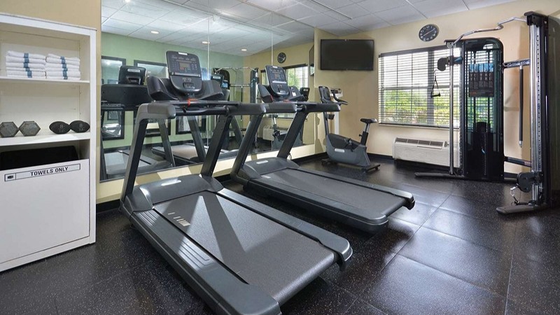 Country Inn & Suites by Radisson, Asheville West, NC, room with private jacuzzi, photo 7
