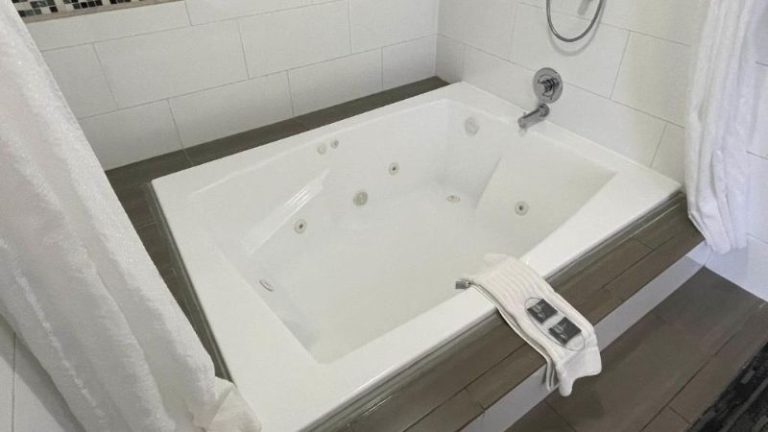 Country Inn & Suites by Radisson, Bakersfield, CA