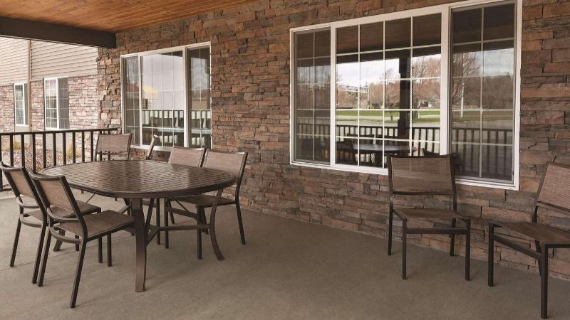 Country Inn & Suites by Radisson, Billings, MT, room with private jacuzzi, photo 8