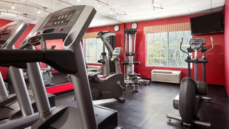Country Inn & Suites by Radisson, Clinton, IA