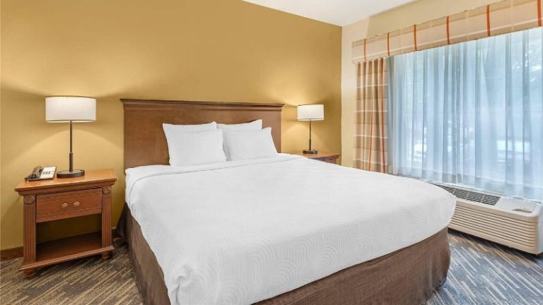 Country Inn & Suites by Radisson, Des Moines West, IA
