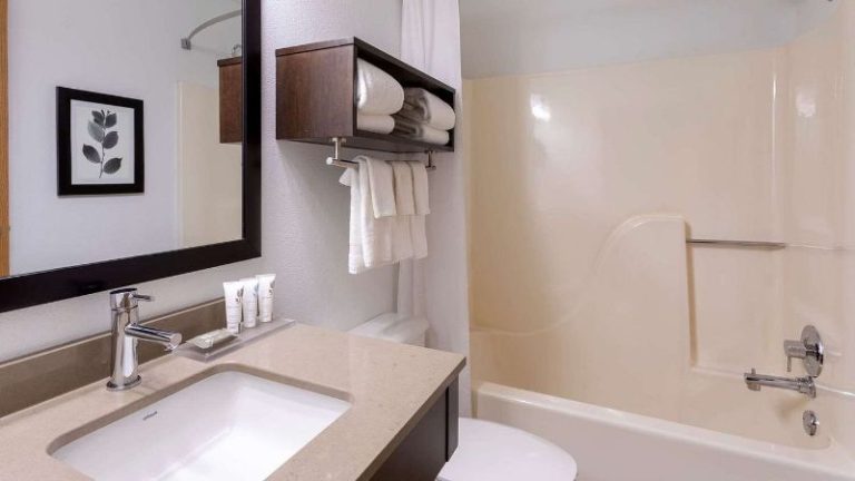 Country Inn & Suites by Radisson, Fargo, ND
