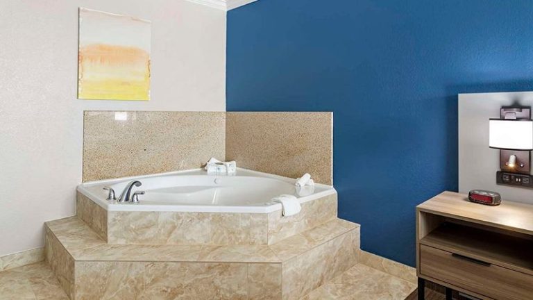Comfort Inn & Suites Galveston Central Island near Pier