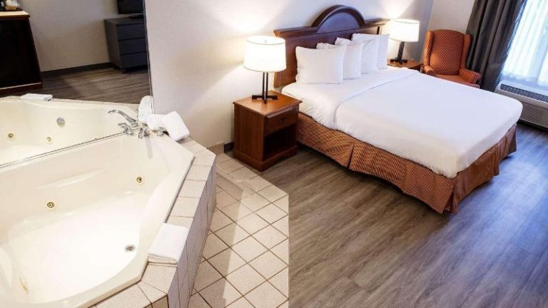 Country Inn & Suites by Radisson, Harrisburg West, PA