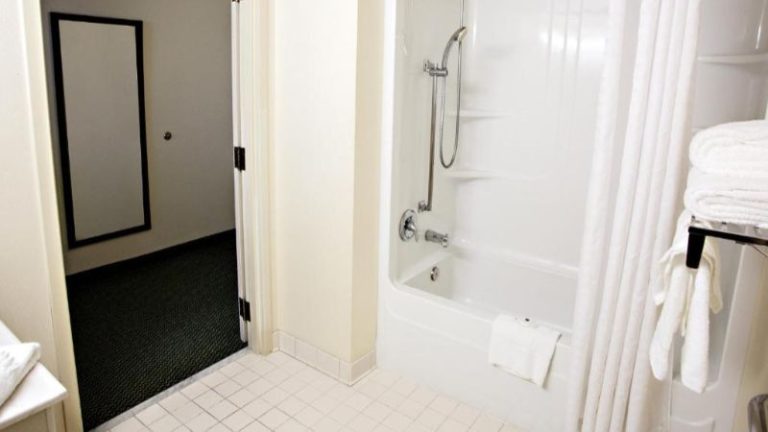 Country Inn & Suites by Radisson, Harrisburg West, PA