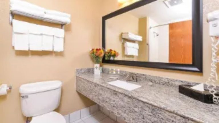 Country Inn & Suites by Radisson, Lincoln North Hotel and Conference Center, NE
