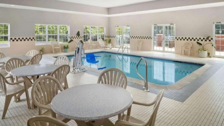 Country Inn & Suites by Radisson, Louisville South, KY