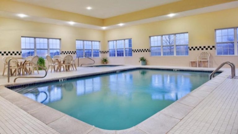 Country Inn & Suites by Radisson, Louisville South, KY