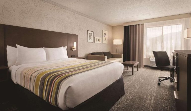 Country Inn & Suites by Radisson, Mt. Pleasant-Racine West